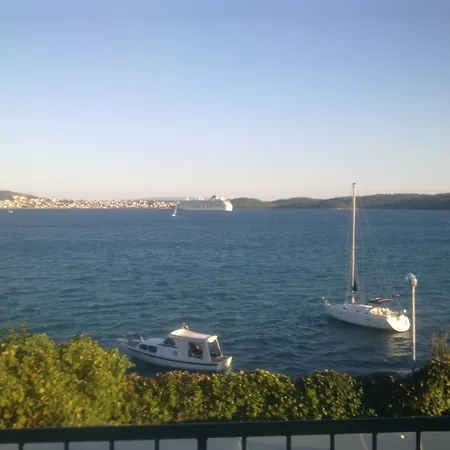 Holiday home First Row To The Sea - Ideal For Families - Sea At Your Doorstep - House Sisko Trogir